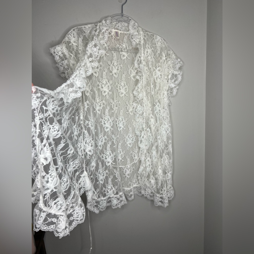 Frederick’s of Hollywood -Vintage 1980’s delicate, sheer lace robe, ruffle trim. - Picture 3 of 8